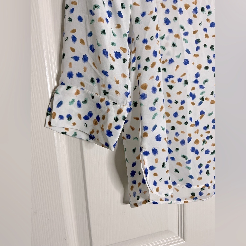 Serrín White and Blue Fitted Blouse with 3/4 Sleeves and Bib Collar - Picture 15 of 15